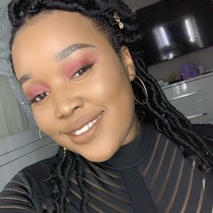 Meet your Posher, Yolette